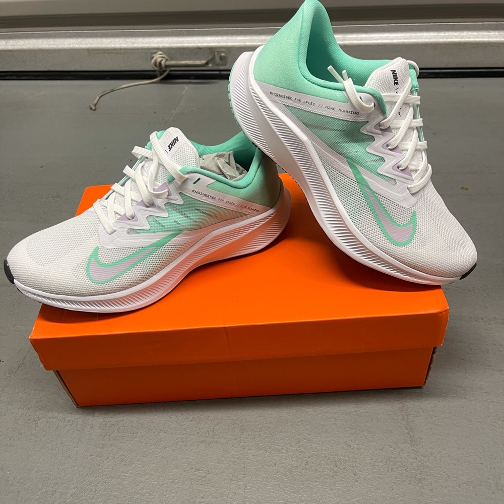 Nike for women size 6 color white green